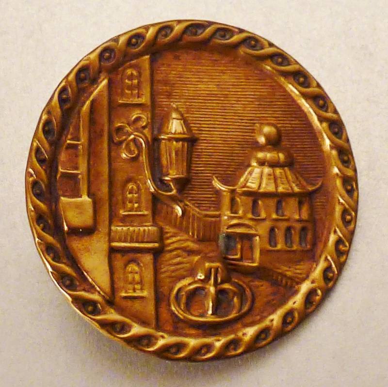 Vintage Knopf Stadtbild Metall Goldfarben Geprägt Groß 3, 5 cm Durchmesser von vintagevasso