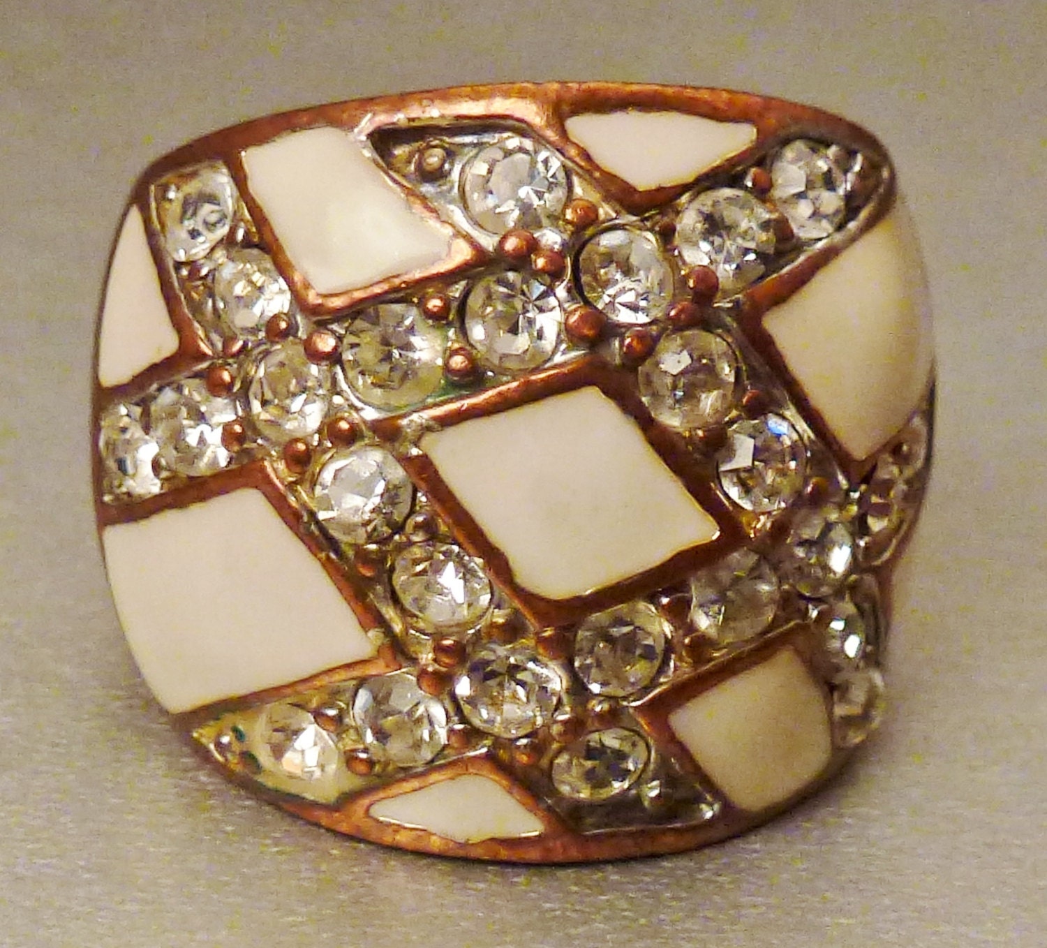 Vintage Ring Emaille Auf Kupfer Weiß Criss Kreuz Mit Strass Gr. 5 1/2 1 7/8 N D von vintagevasso