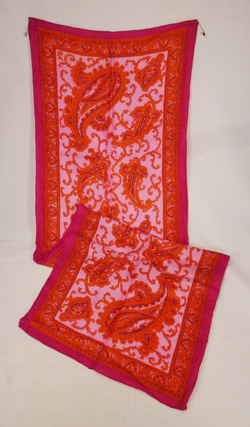 Vintage Seide Langer Schal 1970S Pink Orange Schwarz Paisley 111 X 14 cm Super Zustand von vintagevasso