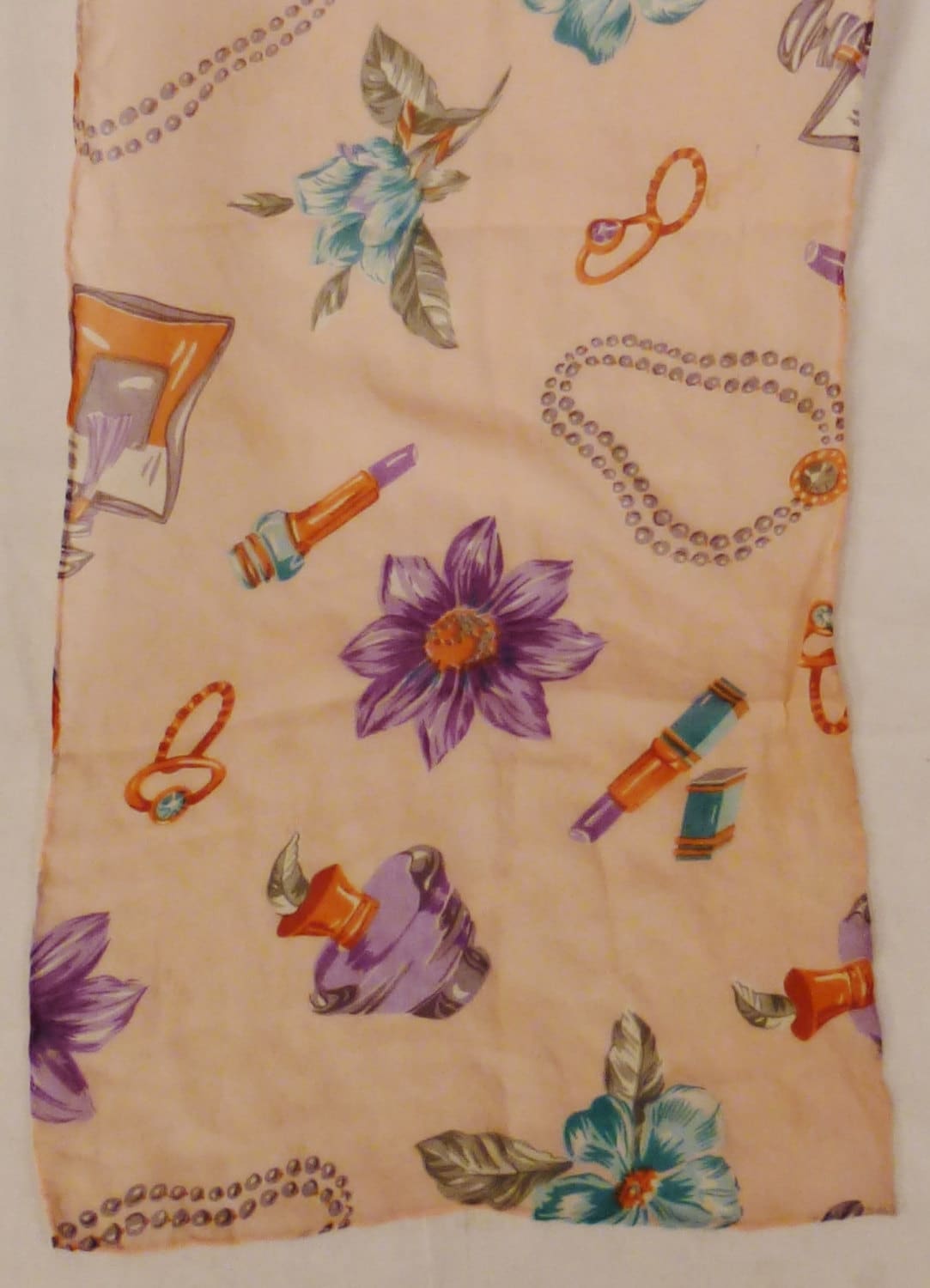 Vintage Seidenschal Jewels Wc Elemente Blumen Lange Organza 58 X 11 Rosa Farben Hervorragendem Zustand von vintagevasso