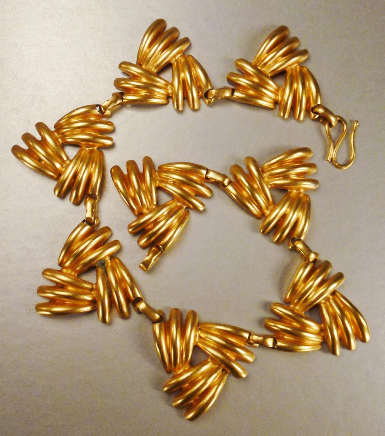 Wunderschöne Halskette Goldtone Metall Fischgrät Blätter 16 in By App 2 Wedding von vintagevasso