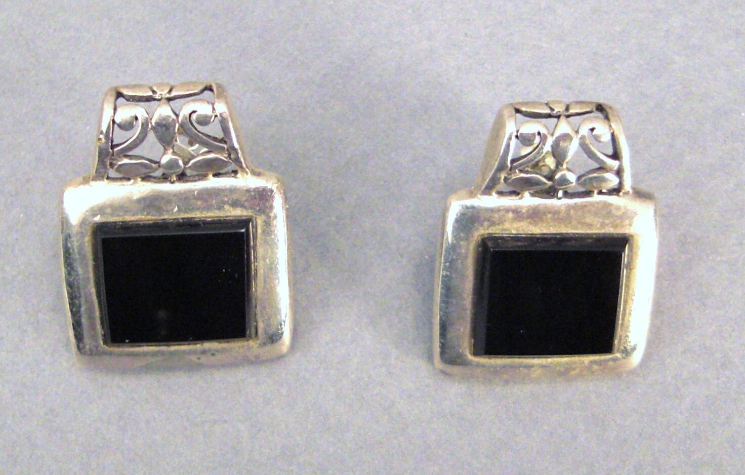 sterling Ohrringe Vintage Cast Onyx Handarbeit Scrollwork Signiert Pierced 1980Er Jahre von vintagevasso