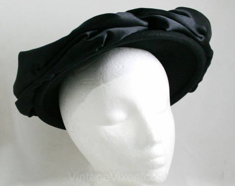 1940Er Jahre Hut - Glamour Girl Schwarzer Filz & Seidensatin Oben Offen Pariser Stil 40Er Von Odette Chapeaux 41356-1 1940Er Jahre Hut - Glamour Girl Schwarzer Filz & Seidensatin Oben Offen Pariser Stil 40Er Von Odette Chapeaux 41356-1 von vintagevixen