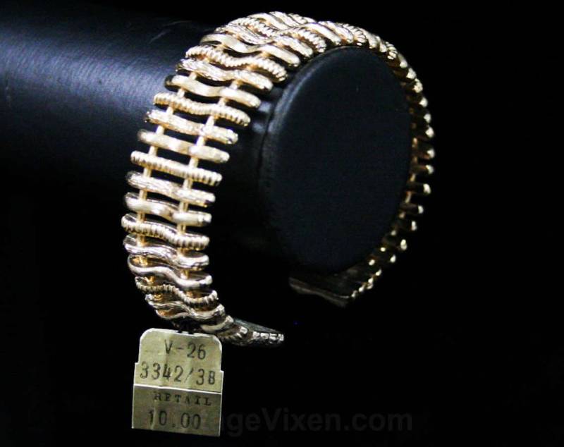 1950S Goldfarbenes Manschetten Armband - Modernist Abstrakte 50S Texturen 50's Deadstock Schmuck Mit Etikett 42472 1950S Goldfarbenes Manschetten Armband - Modernist Abstrakte 50S Texturen 50's Deadstock Schmuck Mit Etikett 42472 von vintagevixen