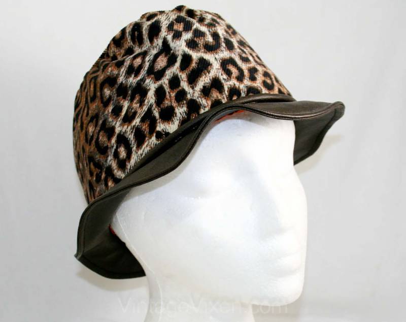 1960S Leopard Hut - Schwarz & Braun Beatnik Cord Neuheit Tierdruck Perky Entzückender Lässiger Kunstleder 60S Rockabilly Chic 1960S Leopard Hut - Schwarz & Braun Beatnik Cord Neuheit Tierdruck Perky Entzückender Lässiger Kunstleder 60S Rockabilly Chic von vintagevixen