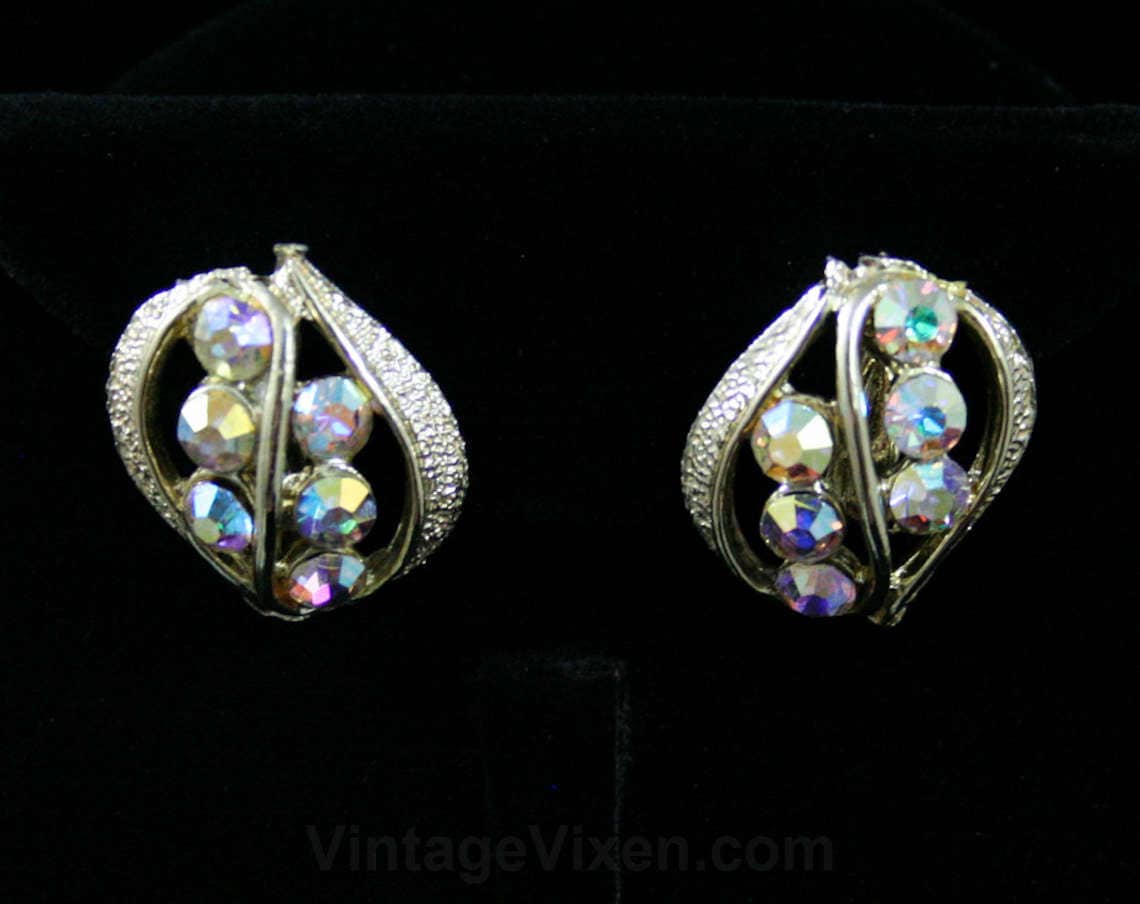 Aurora Borealis Blatt Ohrringe - 1950Er 1960Er Jahre Auffällig Feurige Strasssteine Blattmotiv Elegant Neuwertig Geschenkidee 42439 Aurora Borealis Blatt Ohrringe - 1950Er 1960Er Jahre Auffällig Feurige Strasssteine Blattmotiv Elegant Neuwertig Geschenkidee 42439 von vintagevixen