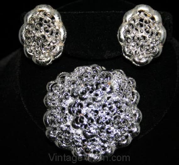 Elegante 1950Er Jahre Geschwungene Wolke Pin & Ohrringe - Östliche Motiv Silbermetall Schöne Qualität Demi Parure Asiatisch Inspirierte Wolken Elegante 1950Er Jahre Geschwungene Wolke Pin & Ohrringe - Östliche Motiv Silbermetall Schöne Qualität Demi Parure Asiatisch Inspirierte Wolken von vintagevixen