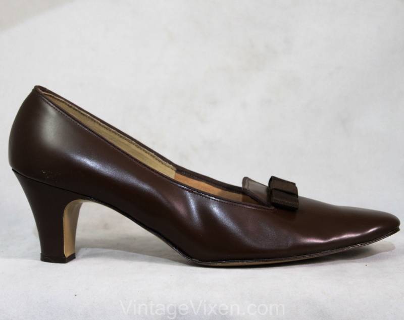 Size 7 Braune Schuhe - 1950Er 1960Er Schoko Mokka Heels Von Cotillion 60S Ungetragen Nos Deadstock Leder & Krepp Schleife 7Aa Schmale Breite Size 7 Braune Schuhe - 1950Er 1960Er Schoko Mokka Heels Von Cotillion 60S Ungetragen Nos Deadstock Leder & Krepp Schleife 7Aa Schmale Breite von vintagevixen