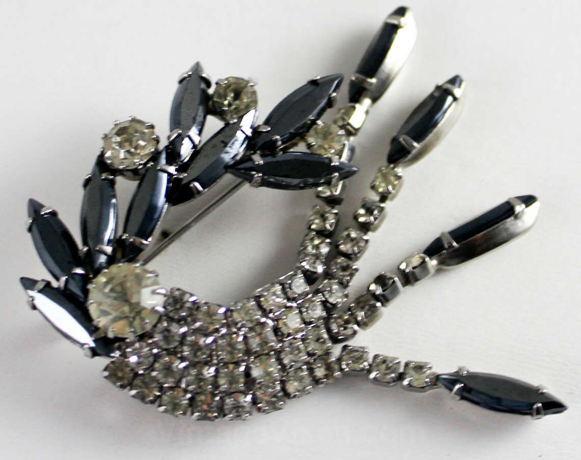 Strass Brosche - Art Deco Stil Pin Gunmetall Grau Quecksilber Silber Steine Mit Baumelnden Fransen 1970Er 1980Er Jahre Konvertiert Zu Einem Anhänger Strass Brosche - Art Deco Stil Pin Gunmetall Grau Quecksilber Silber Steine Mit Baumelnden Fransen 1970Er 1980Er Jahre Konvertiert Zu Einem Anhänger von vintagevixen