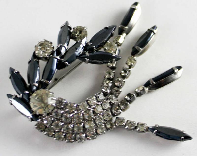 Strass Brosche - Art Deco Stil Pin Gunmetall Grau Quecksilber Silber Steine Mit Baumelnden Fransen 1970Er 1980Er Jahre Konvertiert Zu Einem Anhänger Strass Brosche - Art Deco Stil Pin Gunmetall Grau Quecksilber Silber Steine Mit Baumelnden Fransen 1970Er 1980Er Jahre Konvertiert Zu Einem Anhänger von vintagevixen