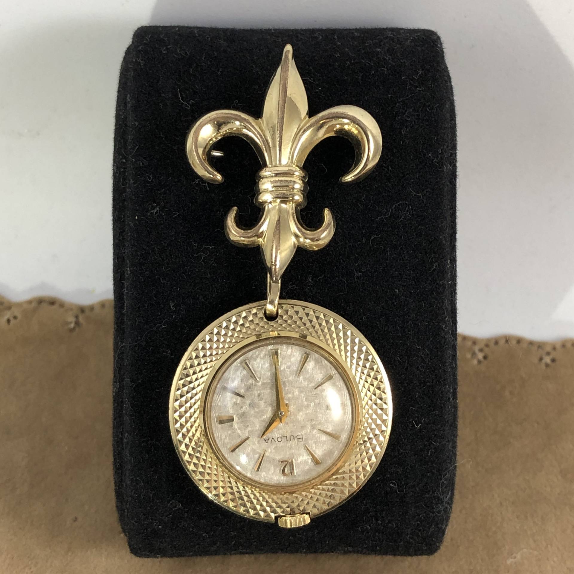 Vintage Bulova Anhänger Uhr 12K Gf Fleur De Lis Brosche Anstecknadel von vintagewatches4sale
