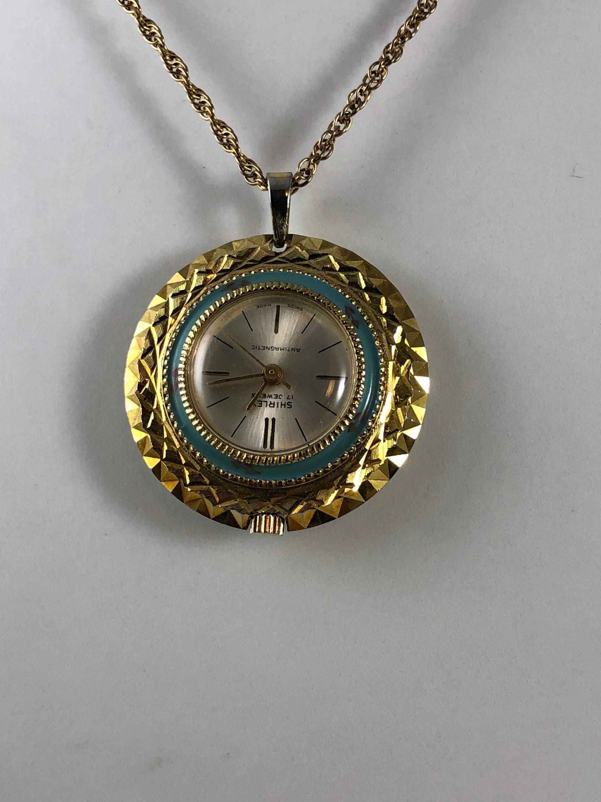 Vintage Shirley Swiss Anhänger Uhr Emaillierte Winter Cabin Scene von vintagewatches4sale