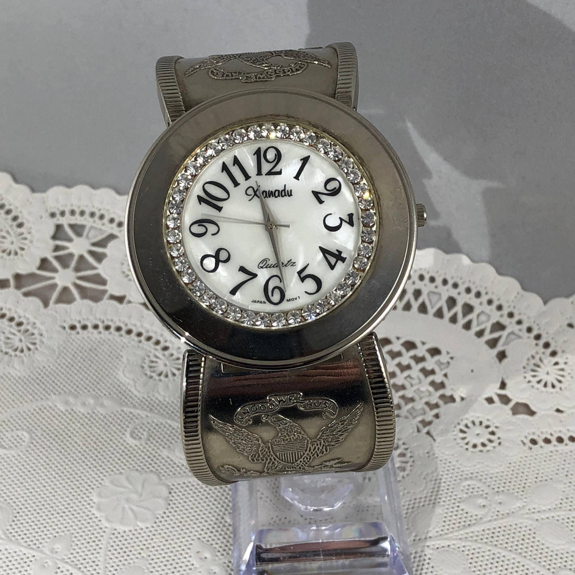 Vintage Xanadu Crystal Lünette Uhr Perlmutt Zifferblatt, Edelstahl von vintagewatches4sale