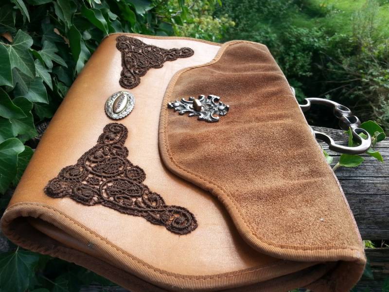 Handarbeit Nikolaos Made in Grece Reines Leder Tasche Metall Griff Gebrauchter Zustand Boho Look Tasche, Einzigartiges Design Mit Lanze von vintagexr