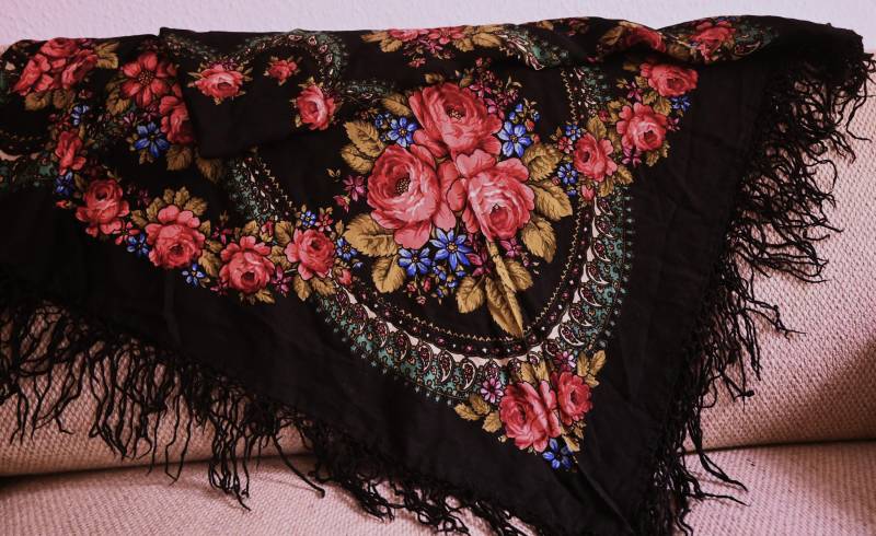 Großes Vintage Tuch Wolle Fransen Folklore Schwarz Bunte Blumen von vintej
