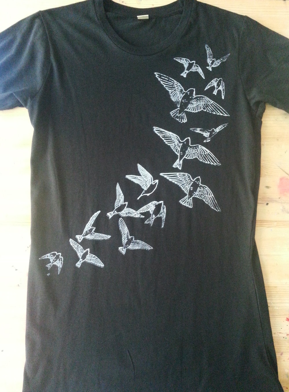 Baum Schwalben, Damen T-Shirt Bedruckt von viperxmns