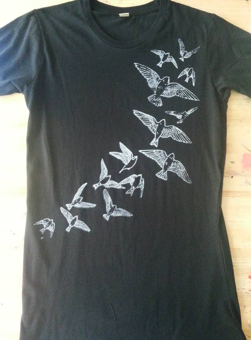 Baum Schwalben, Damen T-Shirt Bedruckt von viperxmns