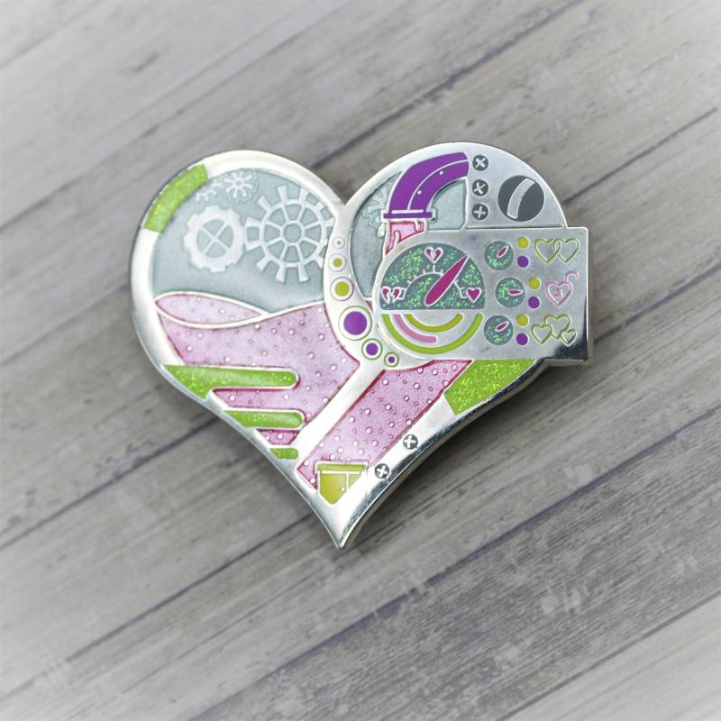 Heart Of A Chromaticpunk | Regenbogen Silber Metall Mecha Steampunk Cyberpunk Mechanisch Robo Ästhetik Transparent Glitter Emaille Pin von vipiink