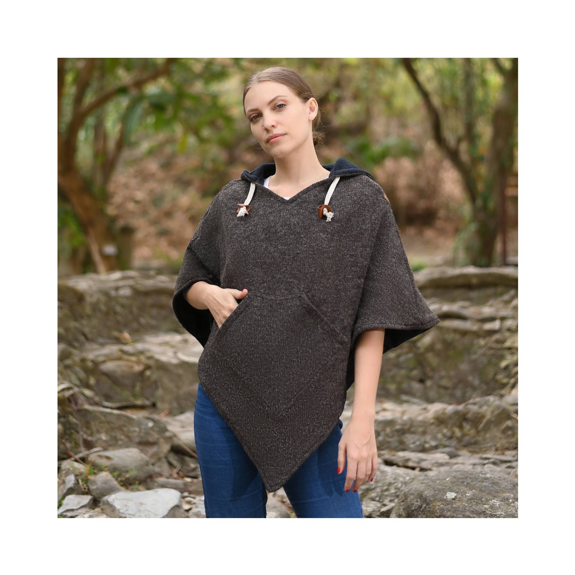 Unisex Poncho Wolle Herren Und Damen Mit Fleece Fütterung Abajo Braun von virblatt