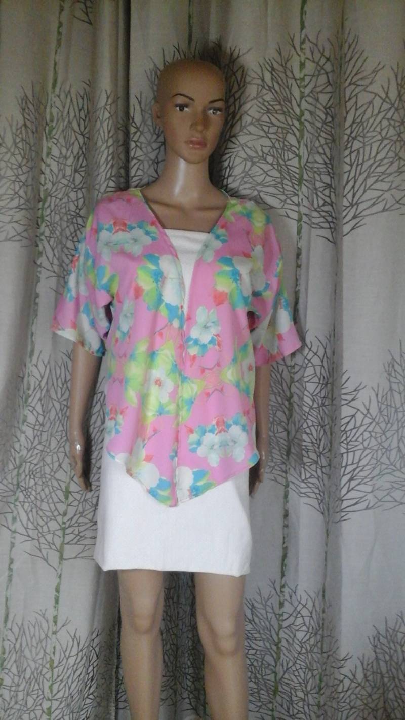 Jacke, Kimono, Strickjacke Größe 34/36/38/40/42 Pink Floral Bedruckte Polyester Crêpe Jacke, Kimono, Strickjacke Größe 34/36/38/40/42 Pink Floral Bedruckte Polyester Crêpe von vitacris
