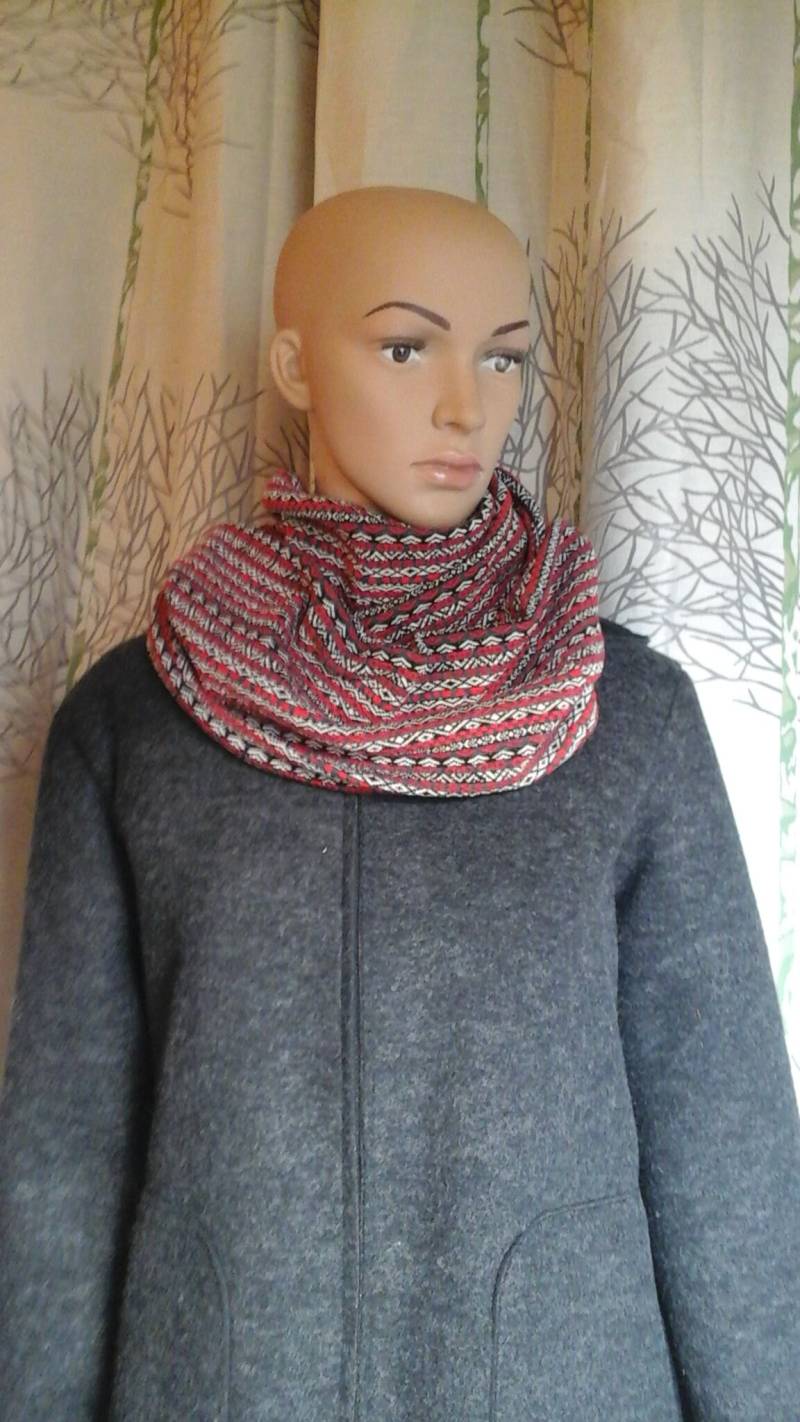 Senden Schnellen Snood 2 Türme Jacquard Schwarz Roten Und Weißen Pullover Senden Schnellen Snood 2 Türme Jacquard Schwarz Roten Und Weißen Pullover von vitacris