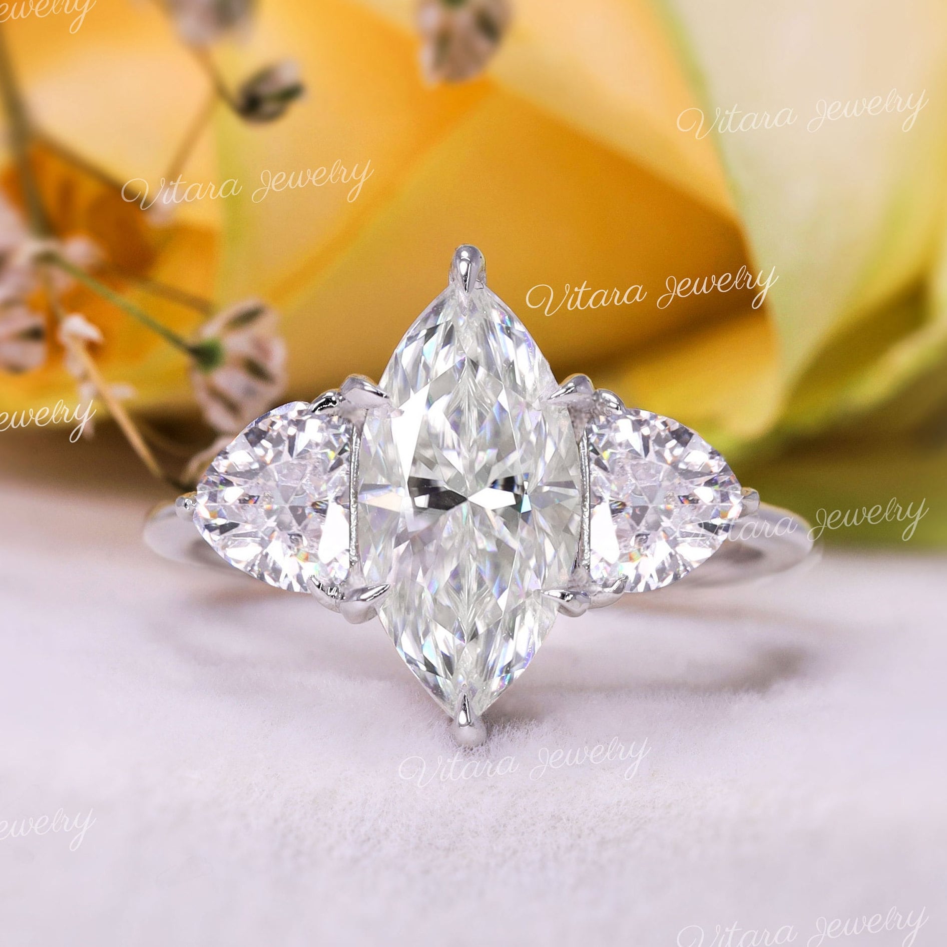 2 Ct Drei-stein Marquise Verlobungsring, Moissanite Marquise, Akzent Diamant Ehering, Einzigartig, Drei-stein-Ring, Marquise-Schliffring, Frauen von vitarajewelry