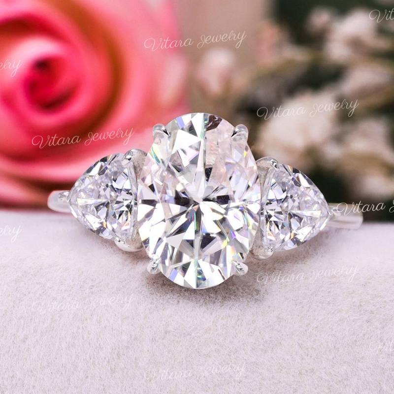2.5Ct Ovaler Moissanit Ring, Drei-stein Verlobungsringovale Trilliondrei-stein Ringseitlicher Diamantringart Deco14 Karat Roségold von vitarajewelry