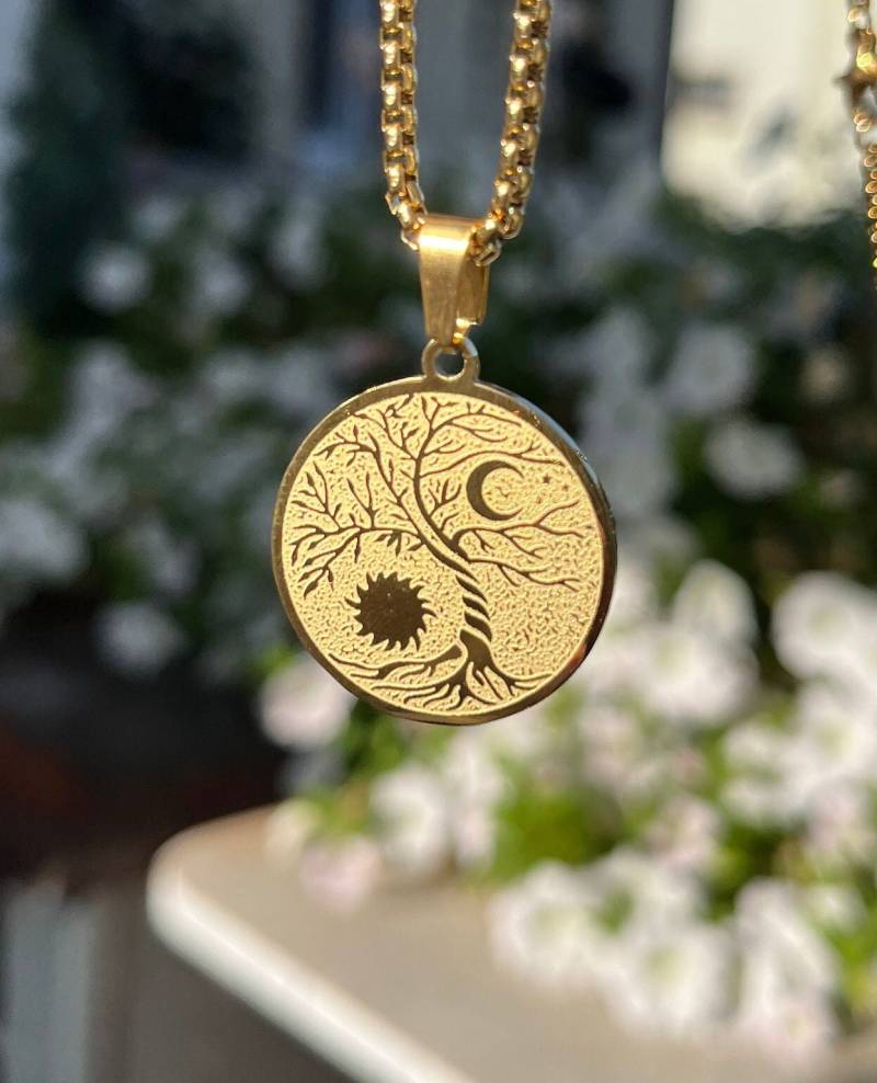 Schöne Halskette Mit Tag Und Nacht Yin & Yang Symbol Sonne Mond Lebensbaum Gold Aus Edelstahl Spiritualität Kette Schmuck von vivilinajewelry