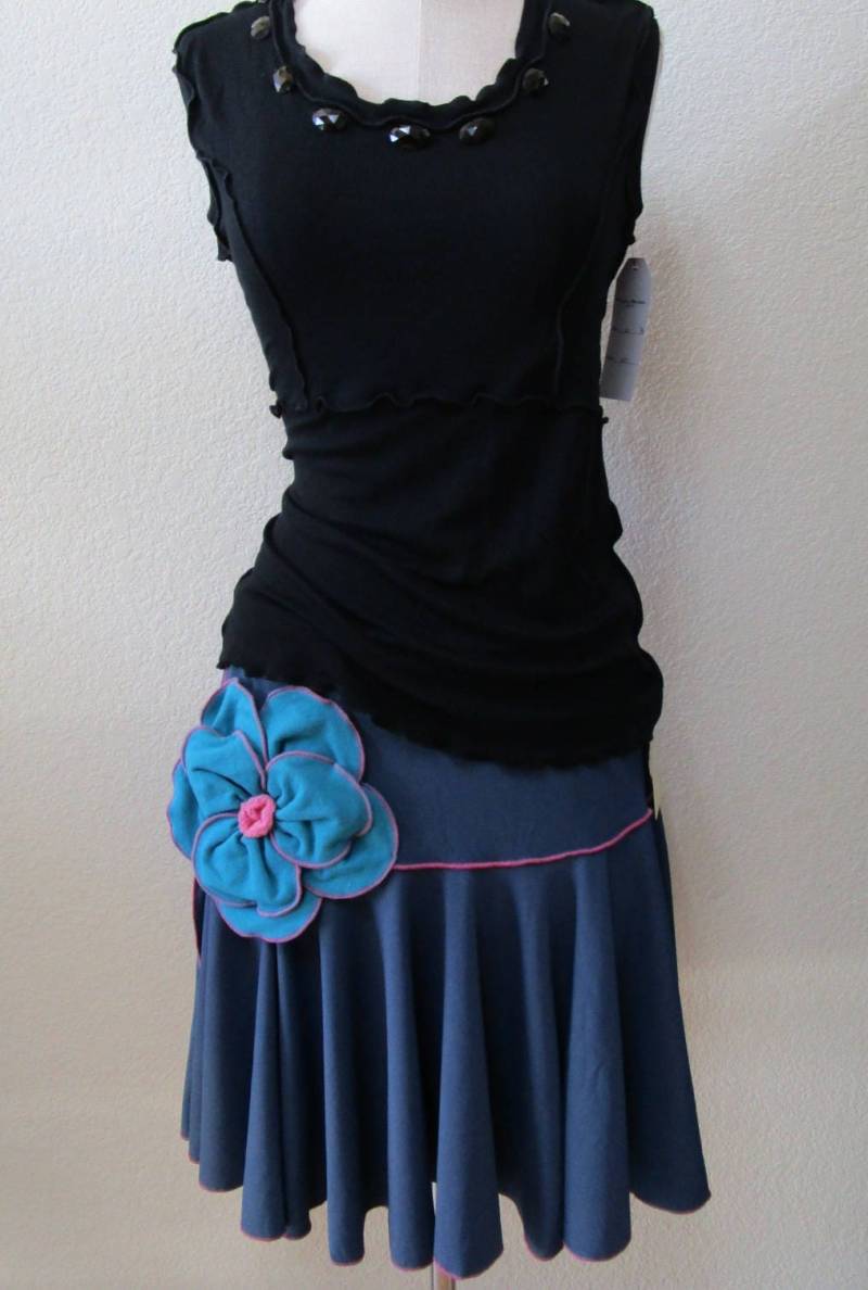 Blauer Minirock Mit Rosendekor Plus Made in U.s.a | V26 von vivonsdesign
