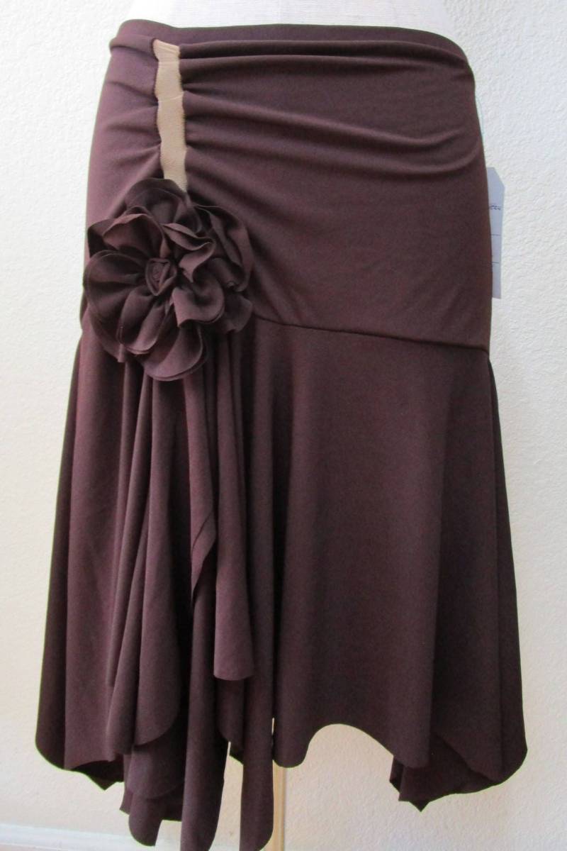 Brauner Rock Oder Schlauchkleid Mit Rosendekor Plus Made in Usa | V70 Brauner Rock Oder Schlauchkleid Mit Rosendekor Plus Made in Usa | V70 von vivonsdesign