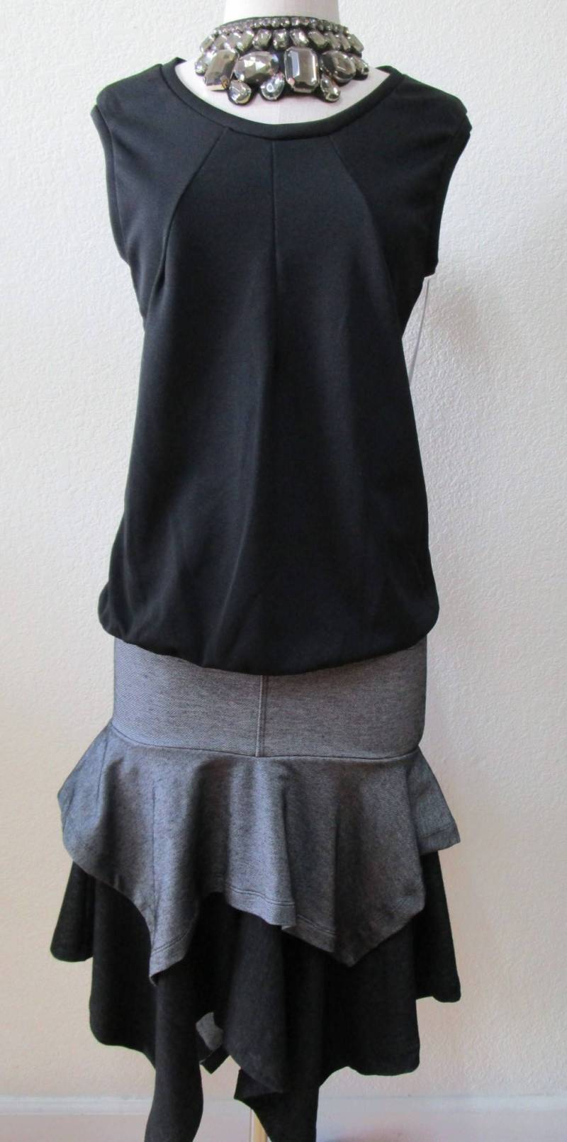 Dies Ist Ein Schwarzes Tank Top Plus Made in Usa | V96 Dies Ist Ein Schwarzes Tank Top Plus Made in Usa | V96 von vivonsdesign