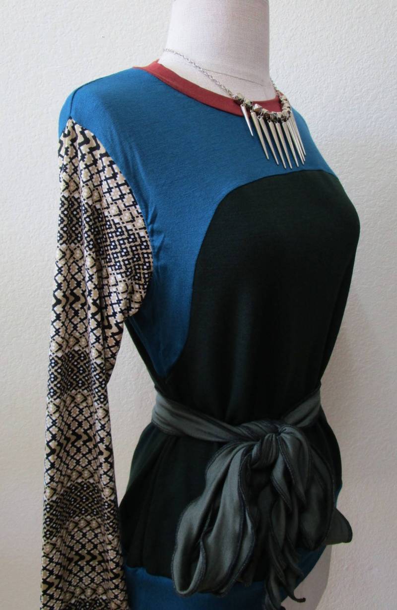 Dunkelgrüne Und Blaue Farbe Mit Mixmuster Langarm Top Plus Made in Usa | Vn100 Dunkelgrüne Und Blaue Farbe Mit Mixmuster Langarm Top Plus Made in Usa | Vn100 von vivonsdesign