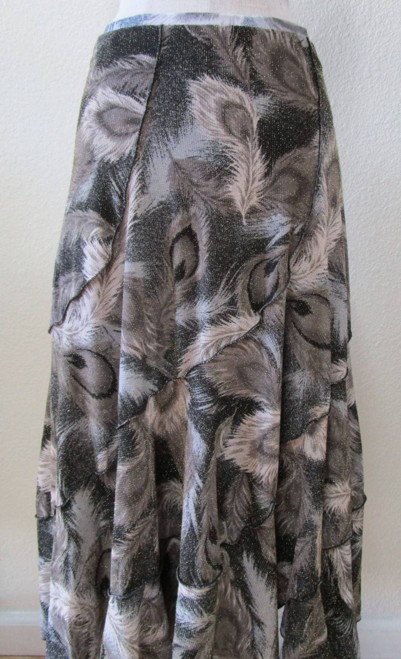 Feder-Drucke-Muster in Hellblau Silber Grau Langen Rock Oder Rohr Kleid Plus Hergestellt Usa | V154 von vivonsdesign