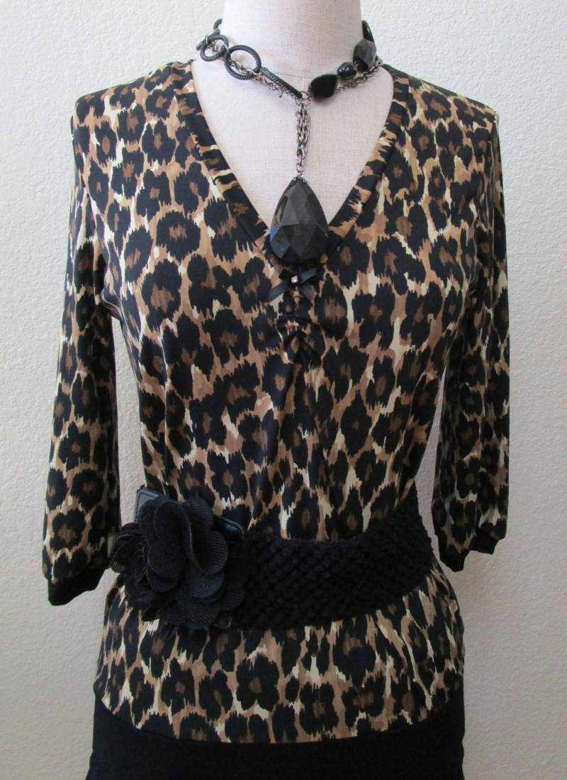 Leoparden-Muster Drucken V-Ausschnitt Top Mit 3/4 Ärmel Plus Aus Usa | V161 Leoparden-Muster Drucken V-Ausschnitt Top Mit 3/4 Ärmel Plus Aus Usa | V161 von vivonsdesign