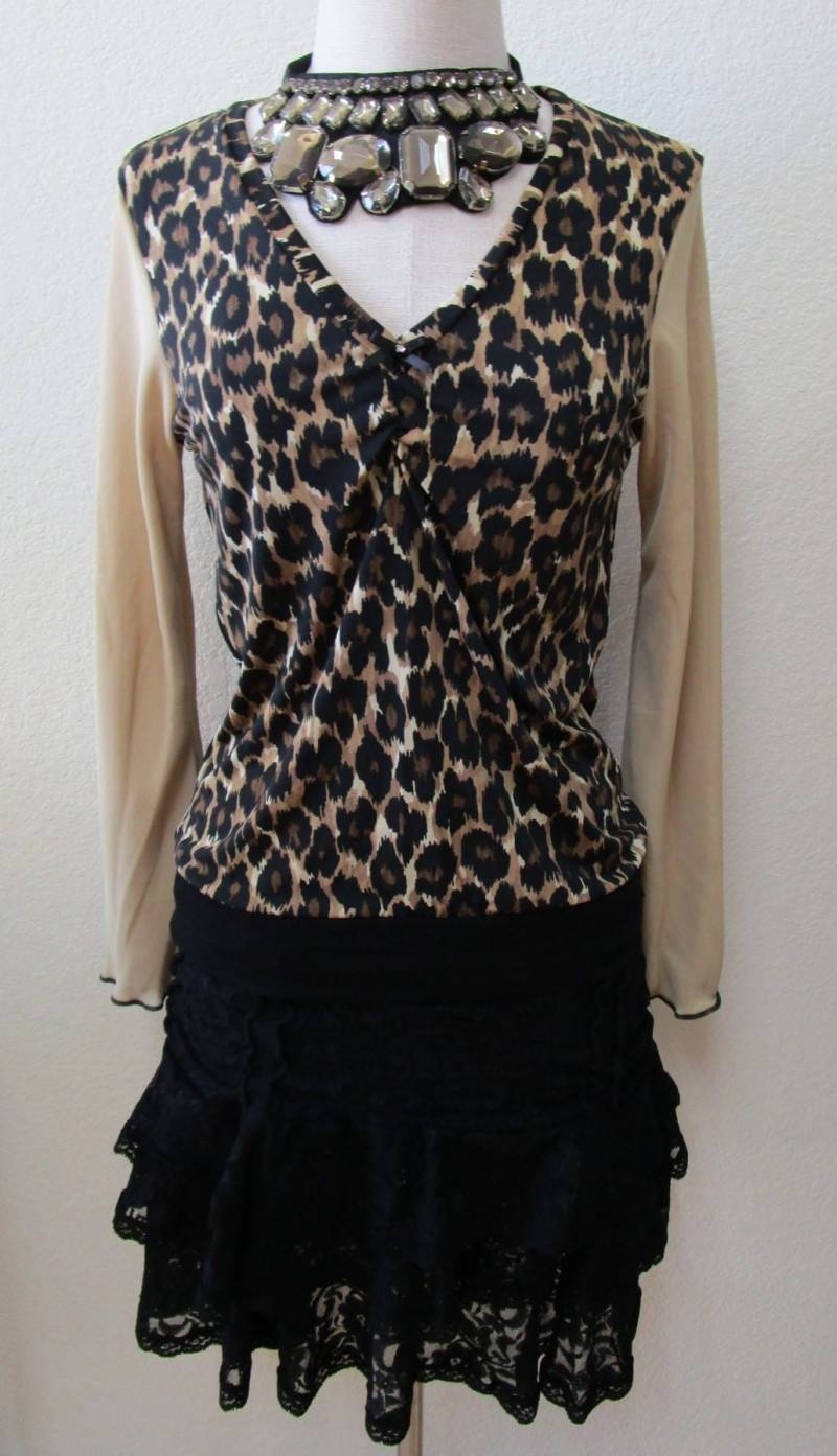 Leoparden-Muster Mit Braun, Schwarz Und Creme Farbe Haferflocken Für Die Ärmel Oben Plus Aus Usa | V131 Leoparden-Muster Mit Braun, Schwarz Und Creme Farbe Haferflocken Für Die Ärmel Oben Plus Aus Usa | V131 von vivonsdesign