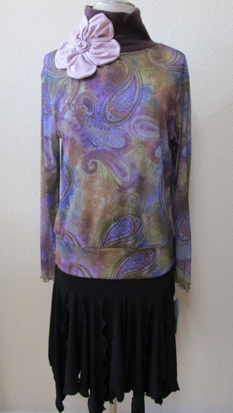 Paisley Print Top Mit Rosendekor Plus Hergestellt in Usa | V125 Paisley Print Top Mit Rosendekor Plus Hergestellt in Usa | V125 von vivonsdesign
