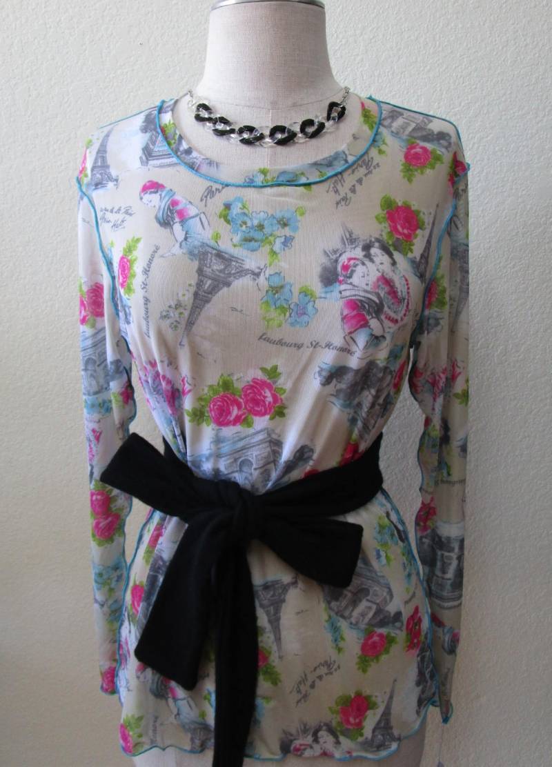 Paris-Print Mit Floralen Details Siehe Durch Lange Ärmel Oben Plus Aus Usa(Vn84 Paris-Print Mit Floralen Details Siehe Durch Lange Ärmel Oben Plus Aus Usa(Vn84 von vivonsdesign