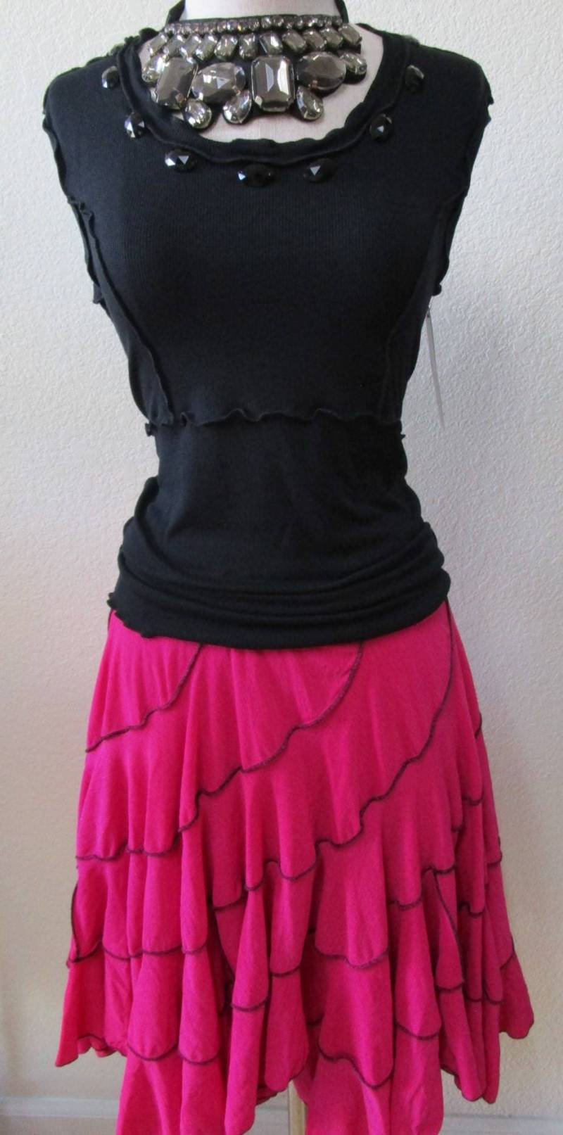 Rosebloom Farbe Rock Oder Rohr Kleid Mit Rüschen Rand Plus Hergestellt in Usa | V150 Rosebloom Farbe Rock Oder Rohr Kleid Mit Rüschen Rand Plus Hergestellt in Usa | V150 von vivonsdesign