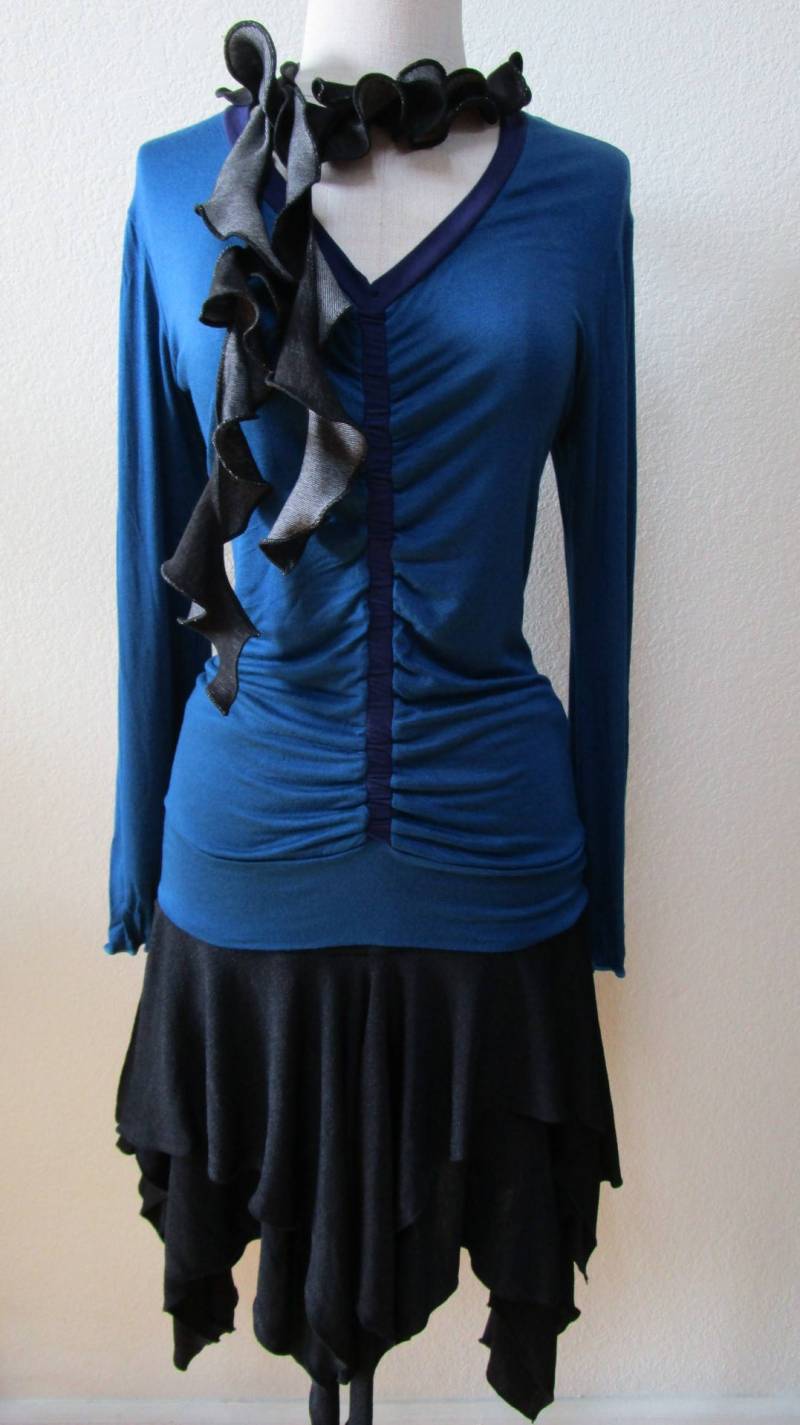 Royal Blue V-Ausschnitt Top Mit Gerafften Design Plus in Den Usa | V176 von vivonsdesign