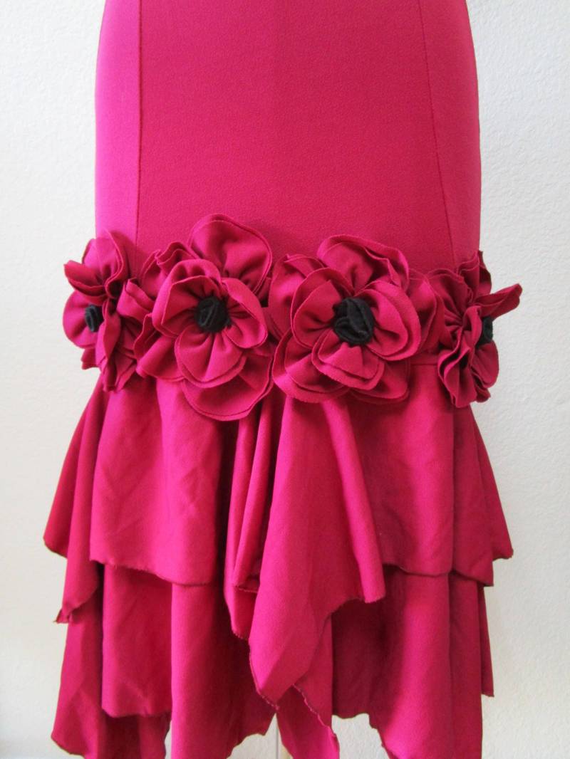 Schöne Spezielle Rosendekor Bordeaux Farbe Rock Oder Rohr Kleid Für Ihre Option Plus Hergestellt in Usa | V168 Schöne Spezielle Rosendekor Bordeaux Farbe Rock Oder Rohr Kleid Für Ihre Option Plus Hergestellt in Usa | V168 von vivonsdesign