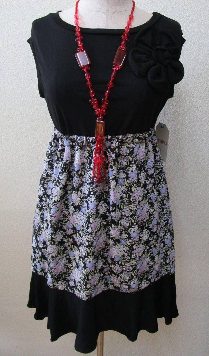 Schwarz Und Mix Florales Muster Kleid Mit Rosendekor Plus Made in Usa | V58 Schwarz Und Mix Florales Muster Kleid Mit Rosendekor Plus Made in Usa | V58 von vivonsdesign