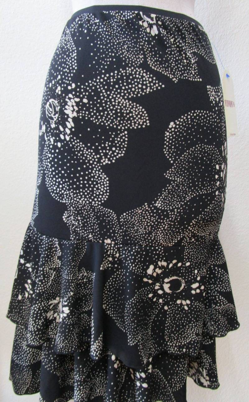 Schwarzer Knielanger Rock Oder Schlauchkleid Für Deine Option Mit Blumendruck Plus Made in Usa | V18 Schwarzer Knielanger Rock Oder Schlauchkleid Für Deine Option Mit Blumendruck Plus Made in Usa | V18 von vivonsdesign
