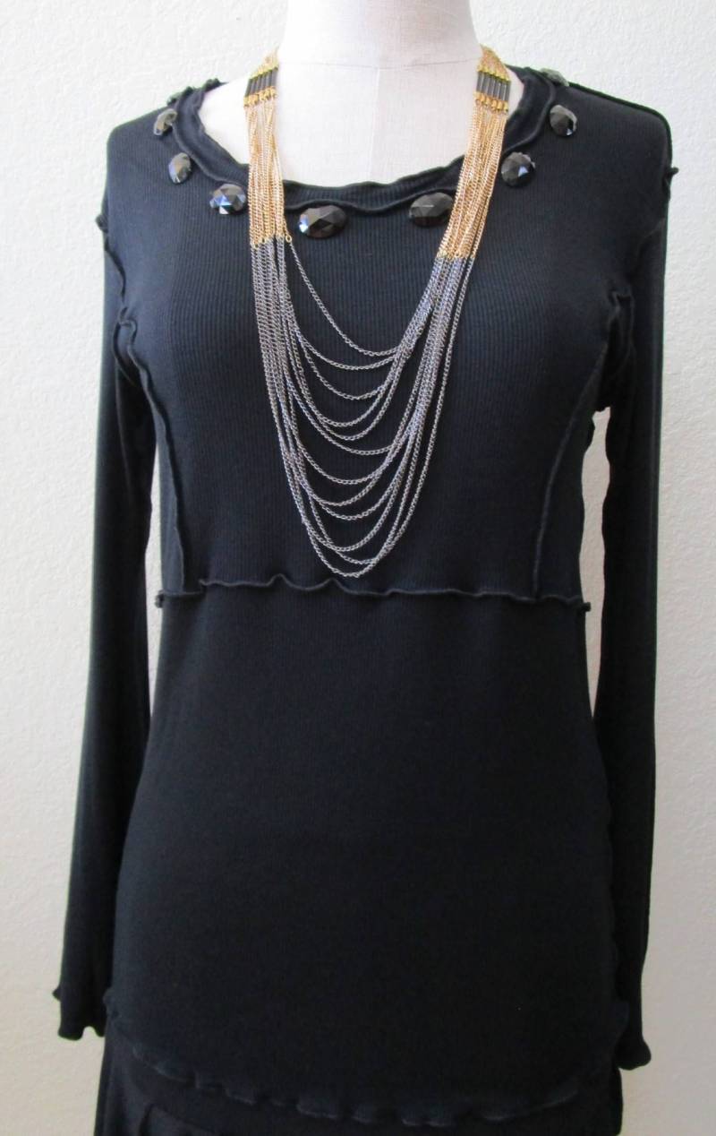 Schwarzes Farb Top Mit Acryl Dekoration Perlen Und Rüschen Rand Plus Made in Usa | V127 Schwarzes Farb Top Mit Acryl Dekoration Perlen Und Rüschen Rand Plus Made in Usa | V127 von vivonsdesign
