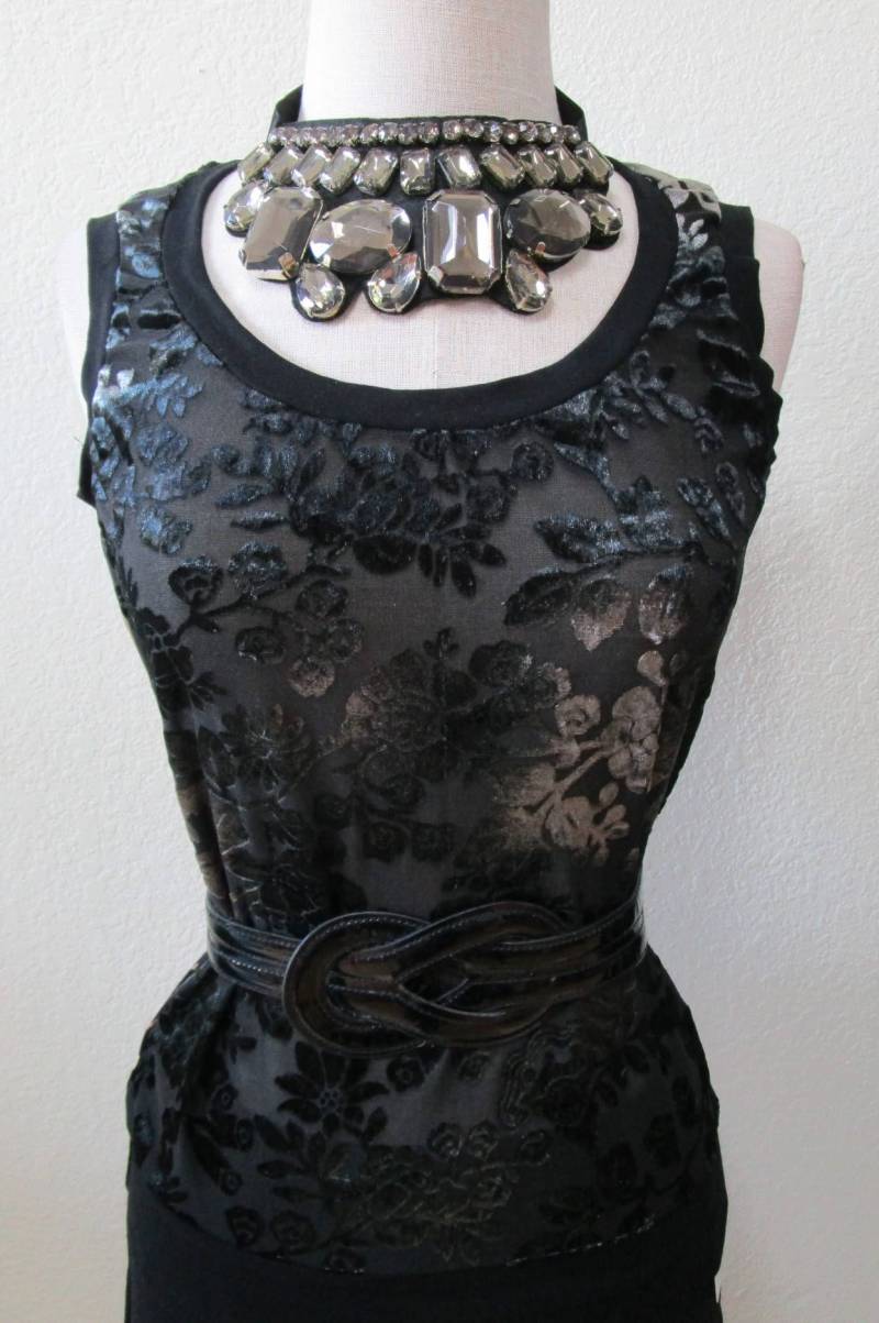 Schwarzes Samt Blumen Burnout Tank Top Mit Leoparden Print Auf Der Rückseite Plus Made in Usa | V93 Schwarzes Samt Blumen Burnout Tank Top Mit Leoparden Print Auf Der Rückseite Plus Made in Usa | V93 von vivonsdesign