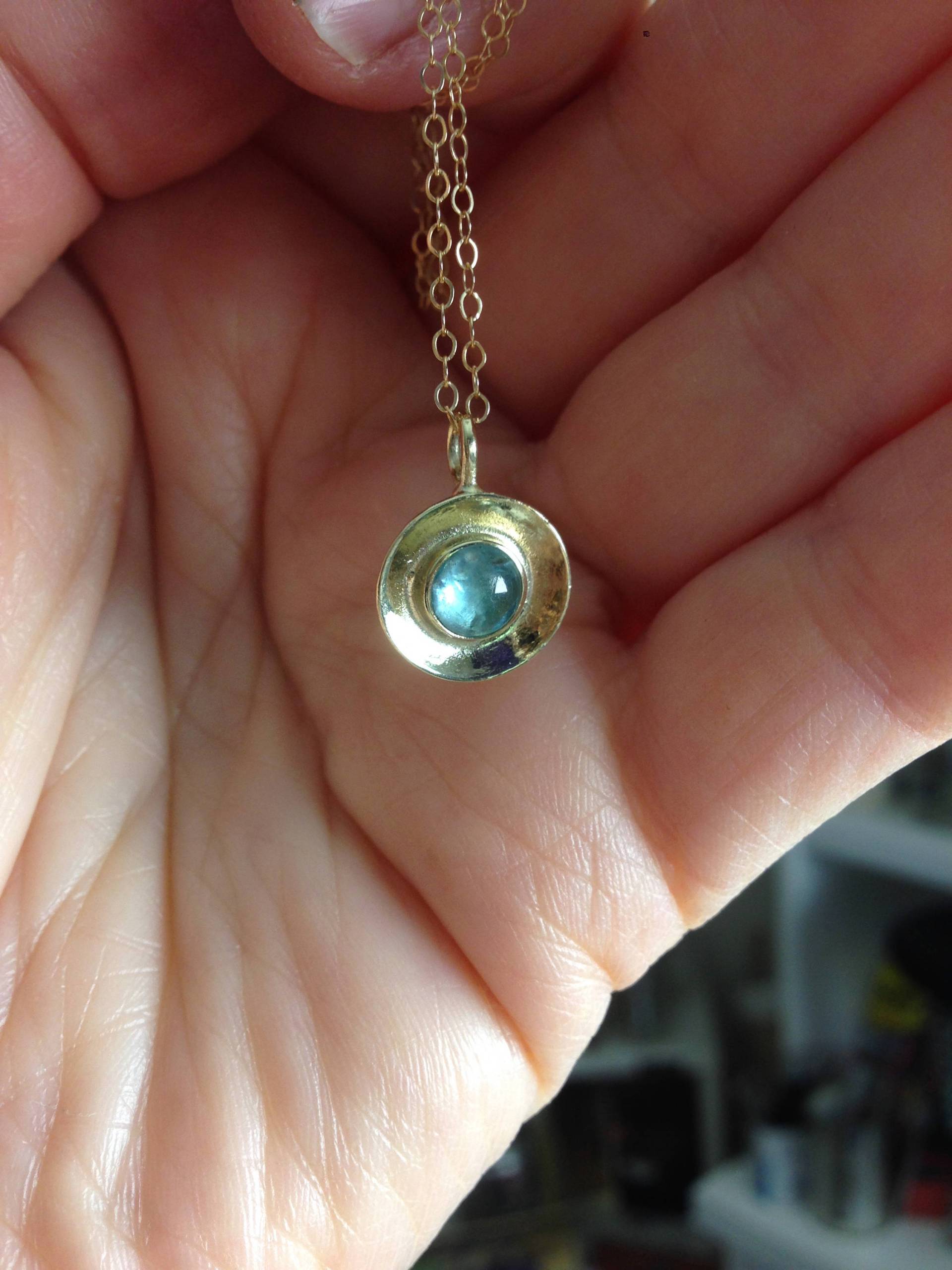 14K Gold November Birthstone Topas Edelstein Anhänger Lünette Weihnachtsgeschenk Für Ihre Braut Etwas Blau von vixjewellery