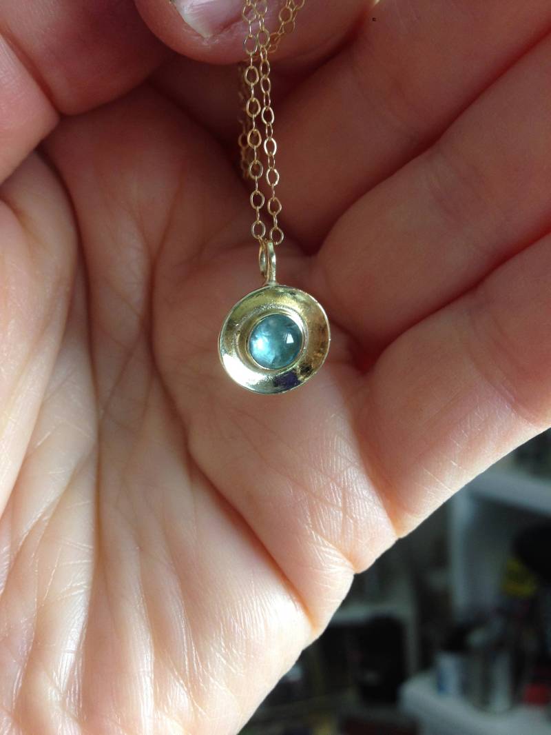 14K Gold November Birthstone Topas Edelstein Anhänger Lünette Weihnachtsgeschenk Für Ihre Braut Etwas Blau von vixjewellery