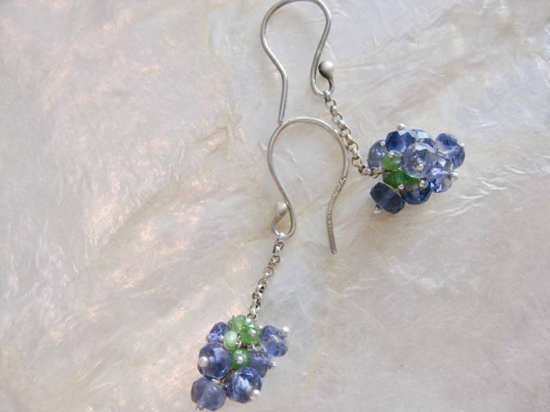 Edelstein Perlen Iolith Smaragd Sterlingsilber Ohrringe Suffragette Farben Violett Grün von vixjewellery