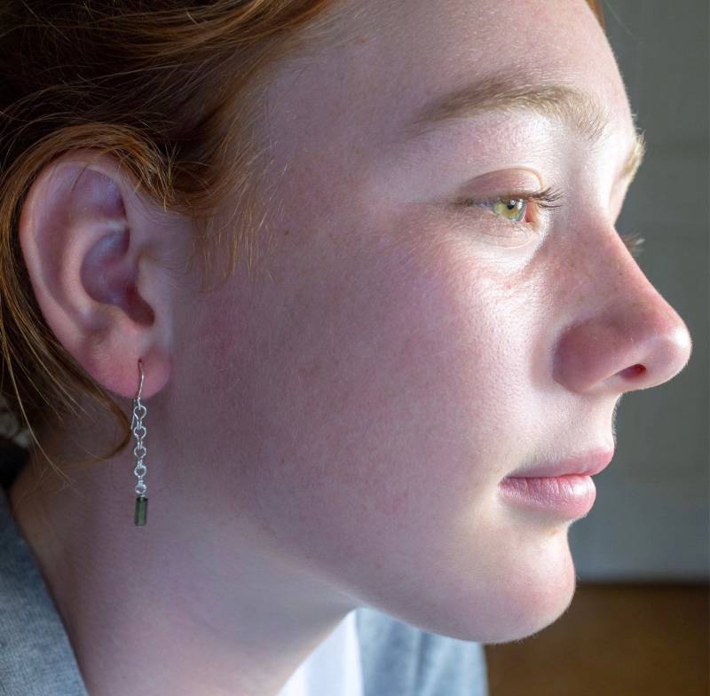 Feinsilber Sterling 925 Roman Pinched Loop Kettenohrringe Turmalin Natürliche Kristall Perfektes Geschenk Mutter Tochter Kollege Geburtstag von vixjewellery