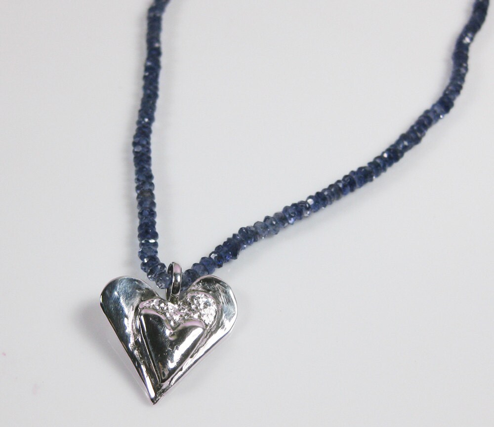 Love Is Blue Handgefertigte Einzigartige Iolith Halskette Und Sterling Silber Herz Anhänger von vixjewellery