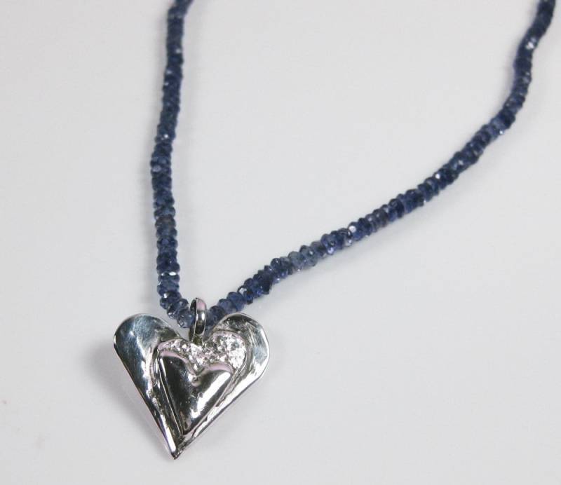 Love Is Blue Handgefertigte Einzigartige Iolith Halskette Und Sterling Silber Herz Anhänger von vixjewellery